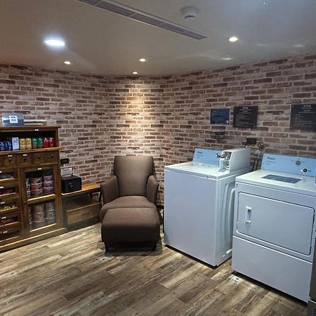 Cu Hotel Каосюн Екстериор снимка