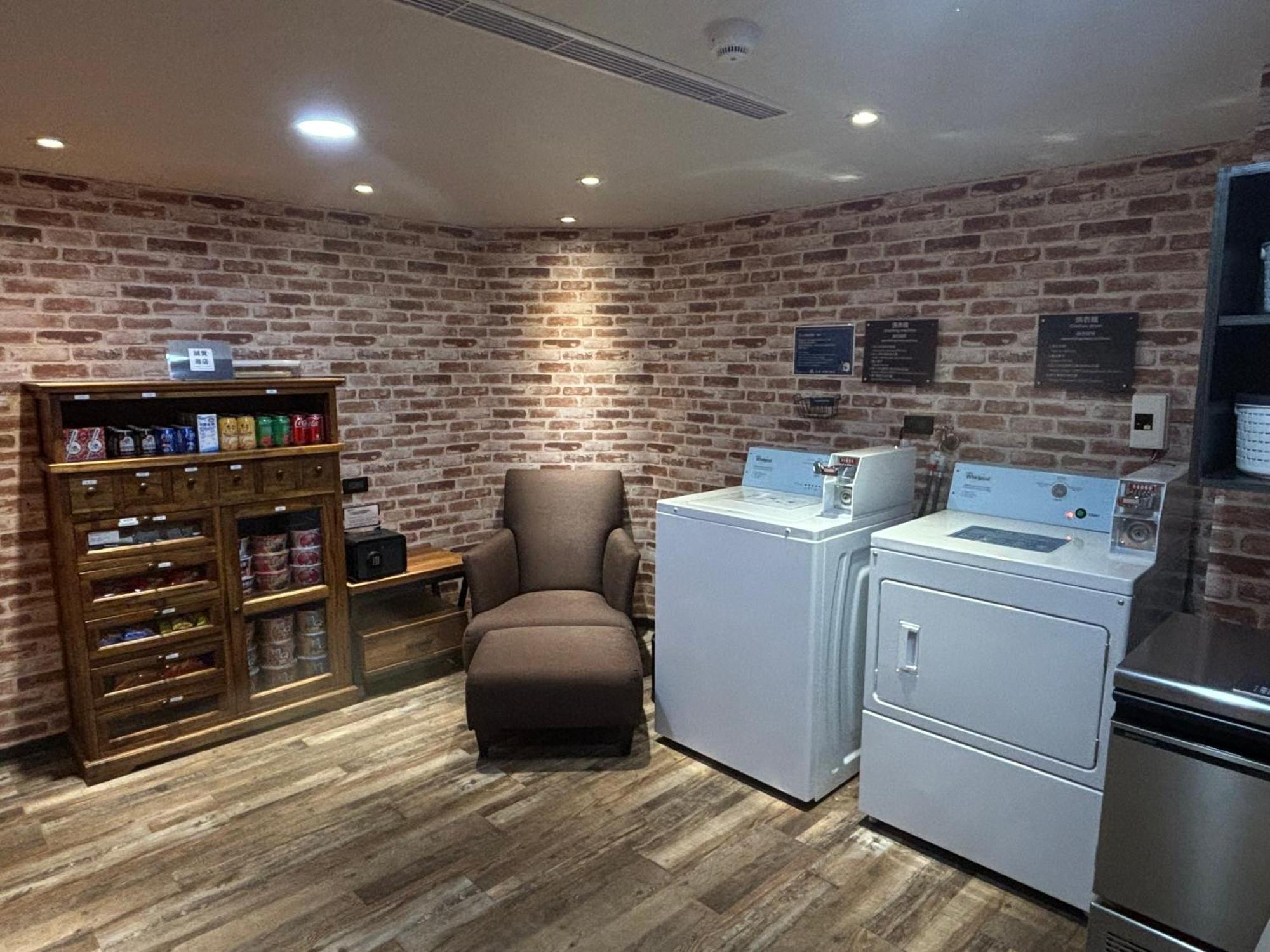 Cu Hotel Каосюн Екстериор снимка