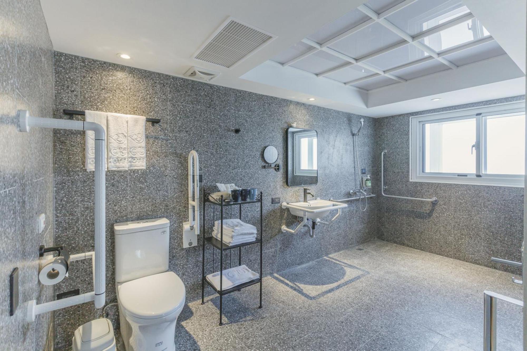 Cu Hotel Каосюн Екстериор снимка