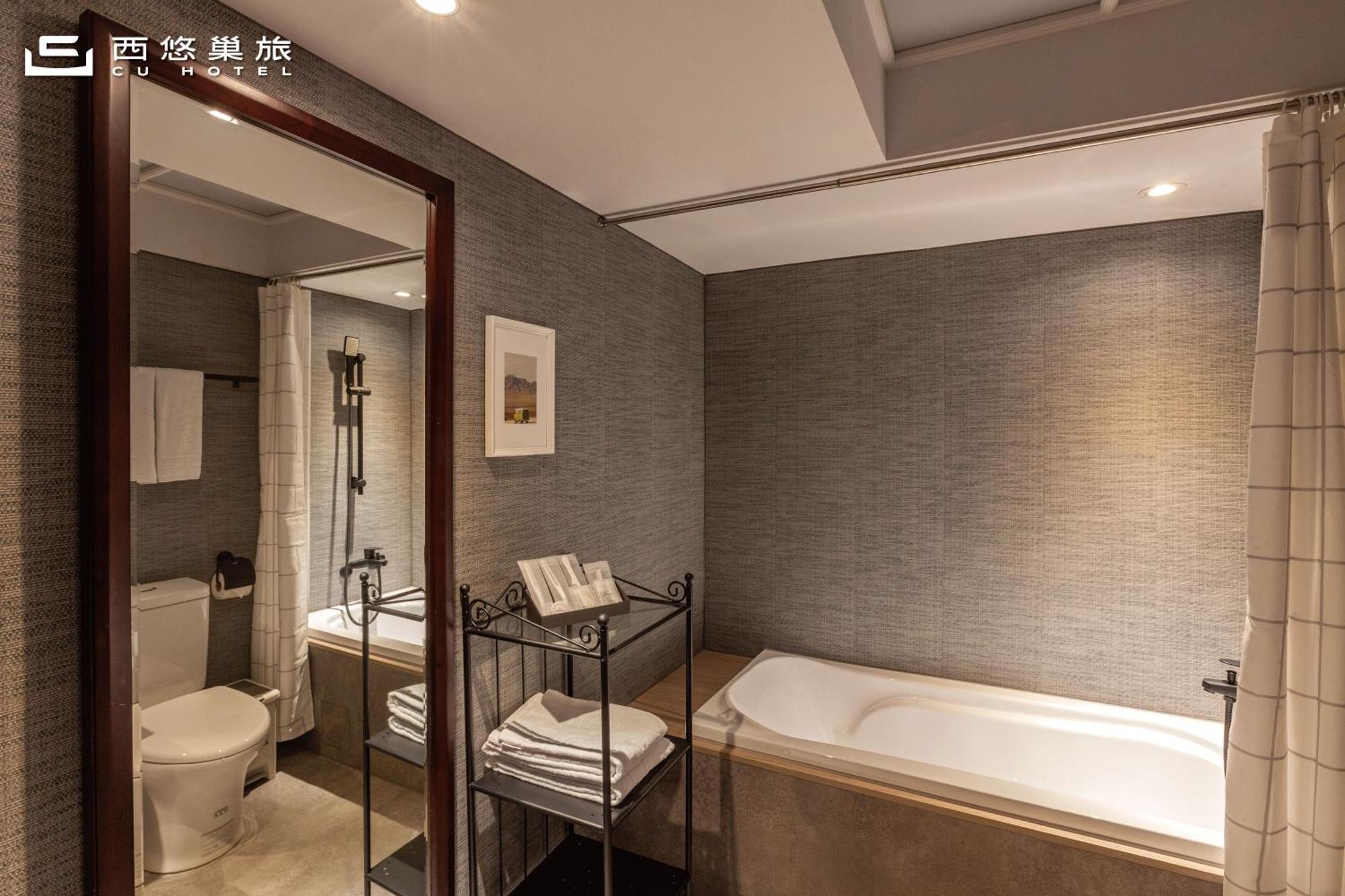 Cu Hotel Каосюн Екстериор снимка